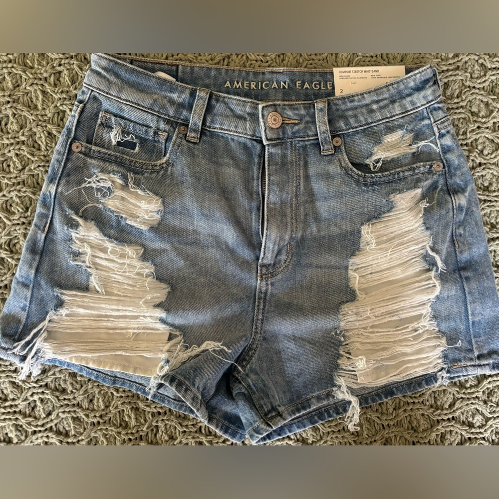 AE Mom Short